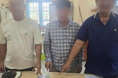 Nhiều 'con bạc' bị bắt quả tang khi đang cá độ bóng đá tại quán cà phê
