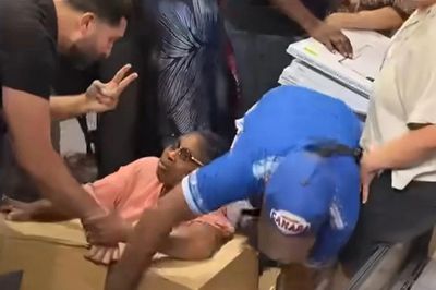 Người Pháp 'giành giật' mua điều hòa: Siêu thị biến thành 'võ đài' trước đợt nắng nóng kỷ lục
