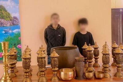Công an xã bắt nhóm thiếu niên chuyên trộm chuông, đèn tại các chùa, đền