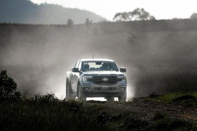 Ford Ranger thế hệ mới chính thức mở bán, giá từ 707 triệu đồng