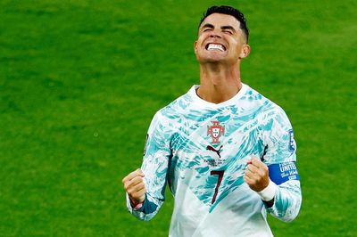Khoảnh khắc Ronaldo 41 tuổi lần đầu tiên phá 'lời nguyền' 20 năm ở World Cup