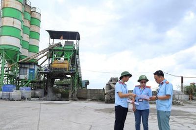 Hà Nội 'mạnh tay' xử lý vi phạm pháp luật đê điều
