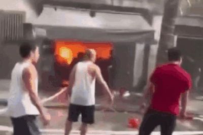 Hà Nội: Căn biệt thự liền kề tại khu đô thị Văn Phú bốc cháy dữ dội