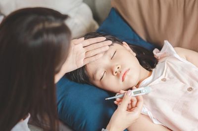Hai trẻ viêm não Nhật Bản phải mở khí quản