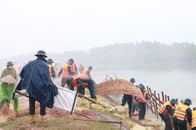 Rà soát các điểm đê xung yếu ứng phó với bão số 1
