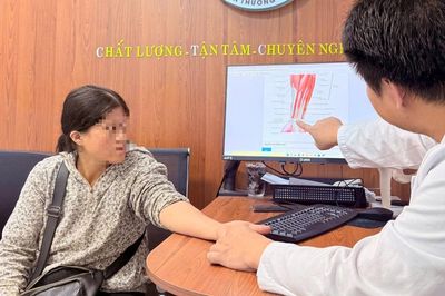 Tê tay nhiều năm, người phụ nữ hối hận vì trì hoãn phẫu thuật
