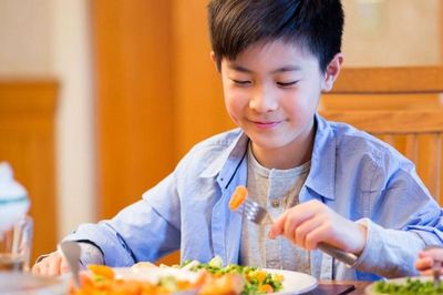 Tháp dinh dưỡng cho trẻ em: 'Kim chỉ nam' giúp cha mẹ xây dựng bữa ăn cân bằng cho con