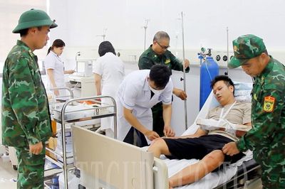 Tin mới vụ 7 thuyền viên tàu cá bị chìm trên biển lúc rạng sáng do giông lốc
