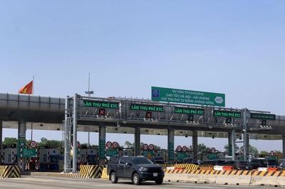 Lái xe có bị phạt nguội nếu lùi xe tại trạm thu phí trên cao tốc để xử lý sự cố?