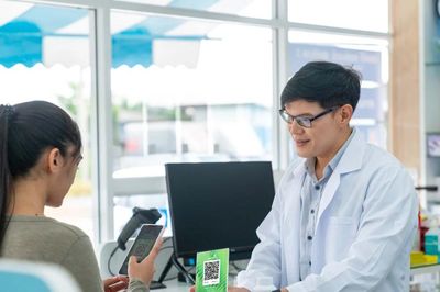Ngân hàng phải cung cấp thông tin gì từ tài khoản người nộp thuế cho cơ quan thuế?