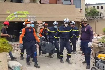 Đoàn CNCH của Việt Nam đưa 45 nạn nhân ra khỏi đống đổ nát tại Venezuela
