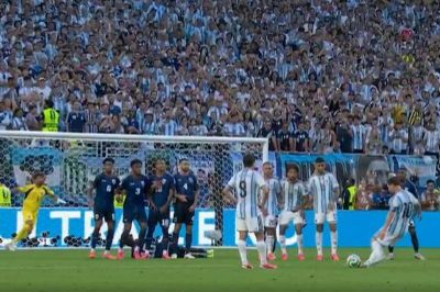 Messi hiểu rõ luật, suýt đánh lừa thủ môn Cape Verde