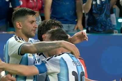 Thắng nghẹt thở Cape Verde, Argentina nhọc nhằn vào vòng 1/8 World Cup 2026