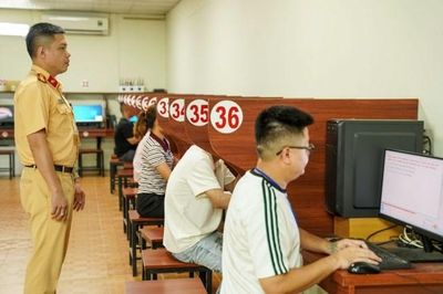 Bằng lái ô tô hết hạn dưới 30 ngày: Không phải thi lại lý thuyết