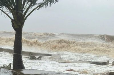 Bão số 1 sắp đổ bộ, gây mưa lớn diện rộng tại Đông Bắc Bộ và gió giật mạnh, sóng lớn trên biển