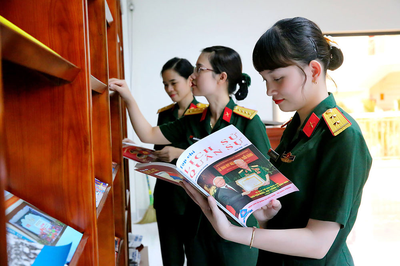 Mô hình 'Cây bút nữ' ở Trường Sĩ quan Chính trị