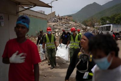 Nỗ lực nhận dạng thi thể nạn nhân trong động đất ở Venezuela