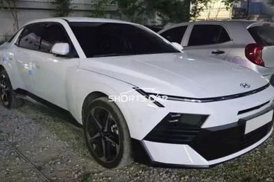 Hyundai Elantra 2027 lộ diện không che chắn tại Hàn Quốc