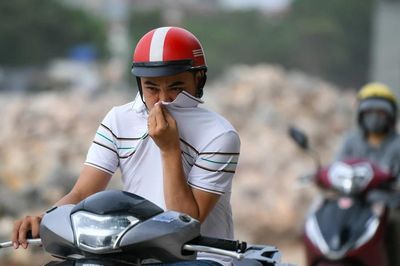 Bụi mù, bùn lầy 'bủa vây' công trường cải tạo kênh La Khê