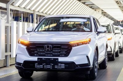 Honda CR-V vượt mặt 'vua doanh số' của Toyota