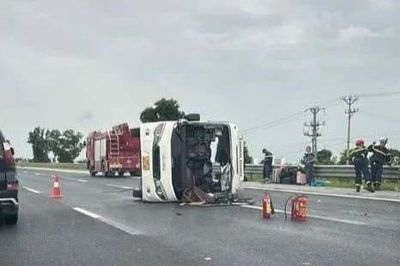 Hai ô tô va chạm trên cao tốc khiến 1 người tử vong, nhiều người bị thương