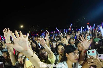 Người tạo nên màn đồng diễn có hơn 500 nghệ sĩ ở concert Thanh xuân