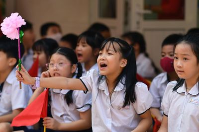 Chủ tịch Hà Nội: Xây thêm trường đảm bảo ít nhất 80% học sinh được học trường công