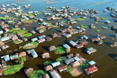 Ngôi làng 20.000 dân không có đường sá, xe cộ, chợ và khách sạn đều nổi trên nước