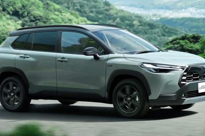 Toyota Corolla Cross có thêm bản đặc biệt, lấy cảm hứng từ đàn anh Land Cruiser