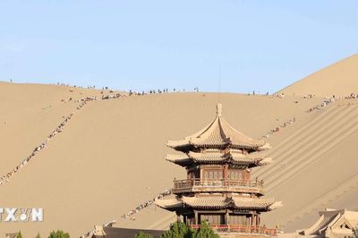Minh Sa Sơn-Nguyệt Nha Tuyền, nơi 'sa tuyền cộng sinh' nghìn năm tại Trung Quốc