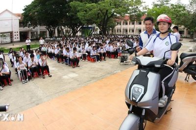 Hà Nội bác tin đồn người dưới 18 tuổi bị cấm đi xe máy từ 15/8/2026
