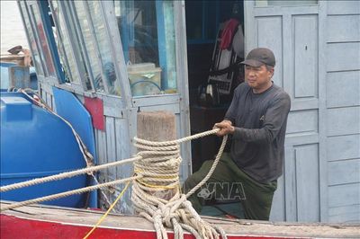Thanh Hóa: Kêu gọi tàu thuyền về nơi tránh trú bão, bảo đảm an toàn đê điều