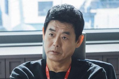Sung Dong Il thành đồng minh đáng tin của Kong Hyo Jin ở A Bona Fide Killer