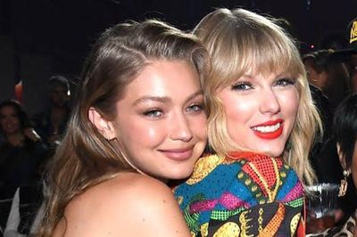 Gigi Hadid diện váy 15.000 đô tham dự đám cưới của Taylor Swift
