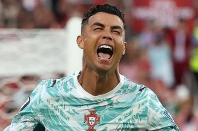 Ronaldo cần phép màu để bắt kịp Messi trong cuộc đua Chiếc giày vàng