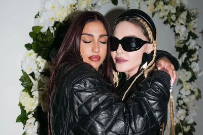 Madonna và con gái lần đầu hát về mối quan hệ nhiều sóng gió