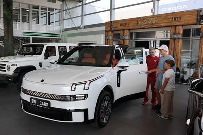 Cơn khát nhiên liệu ở Nga và 'mỏ vàng' cho xe điện Trung Quốc
