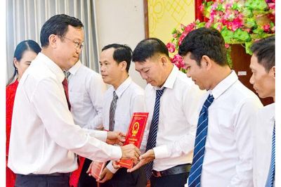 Đảng ủy xã An Biên công bố thành lập 16 chi bộ ấp sau sáp nhập