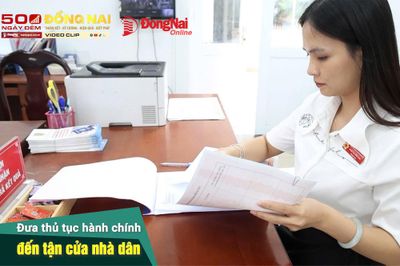 [Video] Đưa thủ tục hành chính đến tận cửa nhà dân