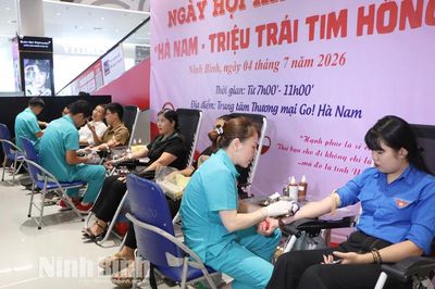 Gần 300 tình nguyện viên đăng ký tham gia hiến máu tại 'Ngày hội hiến máu-Hà Nam triệu trái tim hồng'