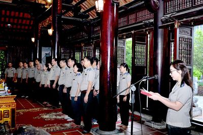 Lễ dâng hương báo công tại Đền thờ Chủ tịch Hồ Chí Minh và Khu di tích Bộ Tư pháp