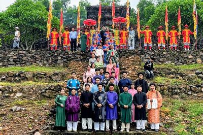Tri ân Võ vương Nguyễn Phúc Khoát, tôn vinh giá trị áo dài truyền thống