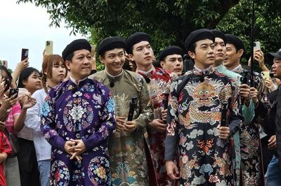 Dàn nghệ sĩ nổi tiếng quảng bá áo dài giữa lòng di sản Huế
