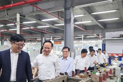 'Nhiệm vụ trung tâm' của Nghị quyết số 10-NQ/TW