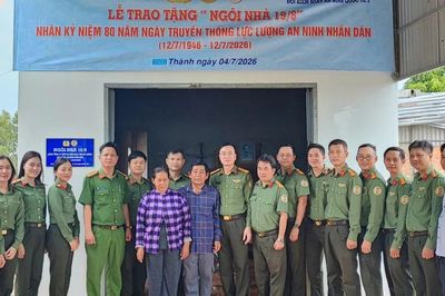 Trao tặng 3 căn nhà tình nghĩa cho gia đình có hoàn cảnh khó khăn
