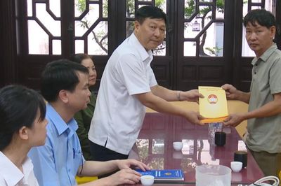 Mặt trận Thành phố thăm, hỗ trợ các nạn nhân trong vụ hỏa hoạn