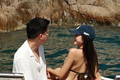 Từng gây sốt vì được chồng tặng ô tô ngay trong hôn lễ, cuộc sống hiện tại của mỹ nhân VTV sau gần 2 năm kết hôn khiến nhiều người tò mò