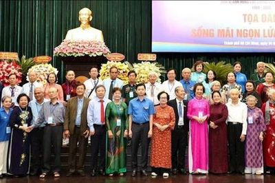 Giữ vững ngọn lửa của lòng yêu nước, khát vọng cống hiến, tinh thần đổi mới sáng tạo trong thời đại mới