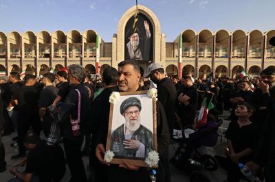 Người dân đổ về Tehran tham dự lễ tang của cố Lãnh tụ Tối cao Iran