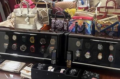 Thu giữ 33 túi xách hàng hiệu, vàng, đồng hồ xa xỉ chỗ bạn gái Mr Pips
